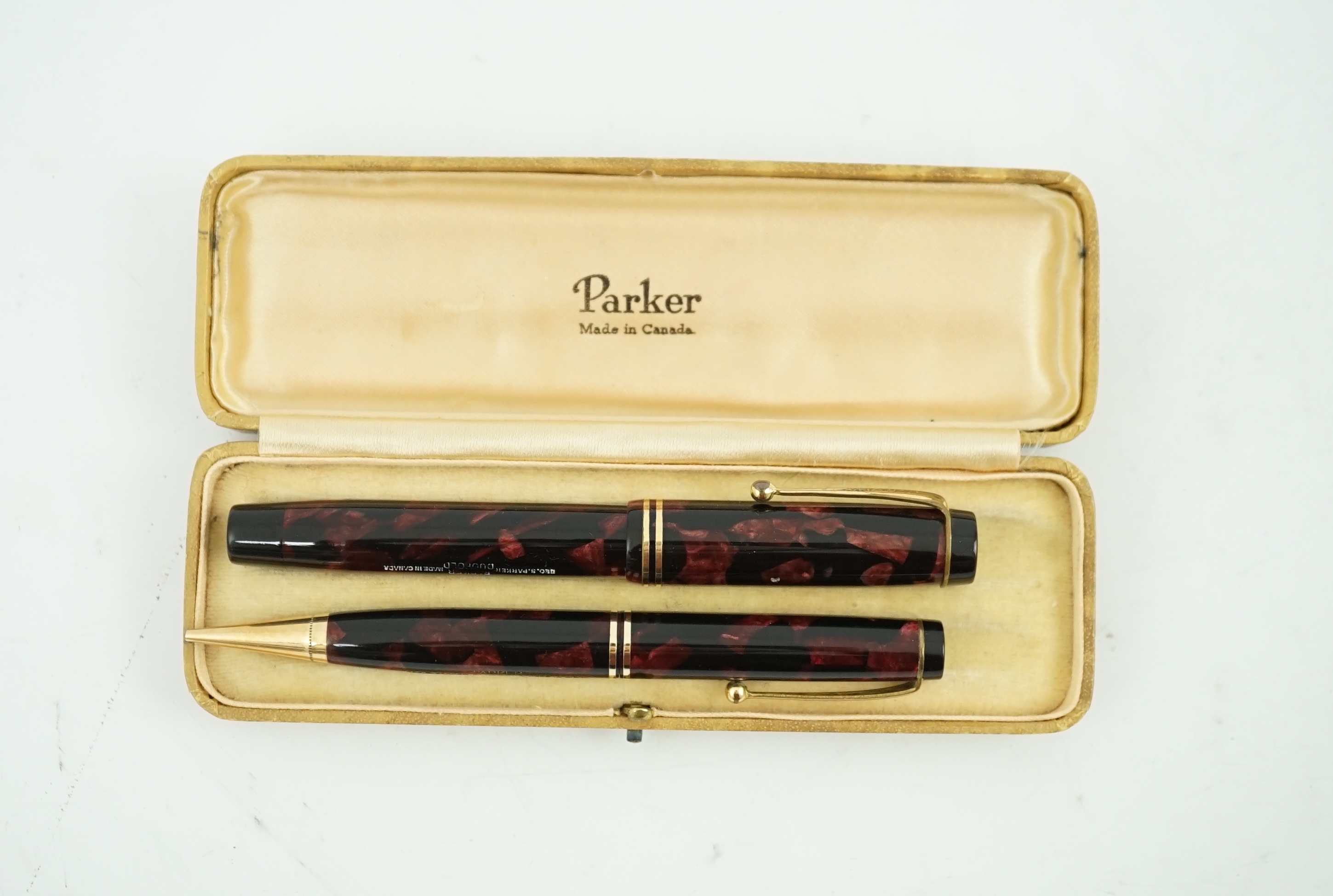 A Parker Senior Duofold burgundy and black fountain pen / pencil set, boxed